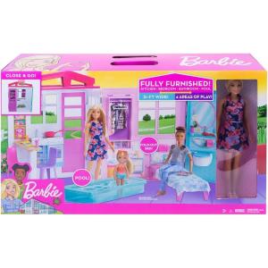 BARBIE LOFT CON BAMBOLA, CASA A 1 PIANO, PORTATILE CON PISCINA E ACCESSORI