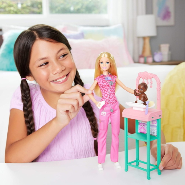 BARBIE CARRIERA INFERMIERA PEDIATRA