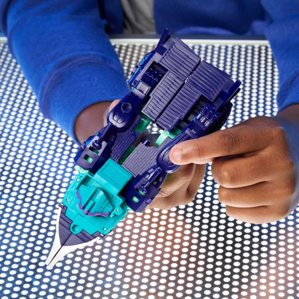 TRANSFORMERS CYBERWORLD ULTIMATE CYBER CHANGER SCOURGE