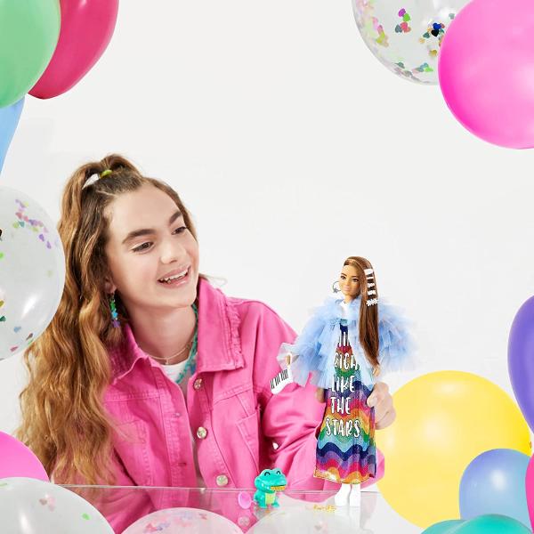 BARBIE EXTRA - BAMBOLA CASTANA CON VESTITO ARCOBALENO